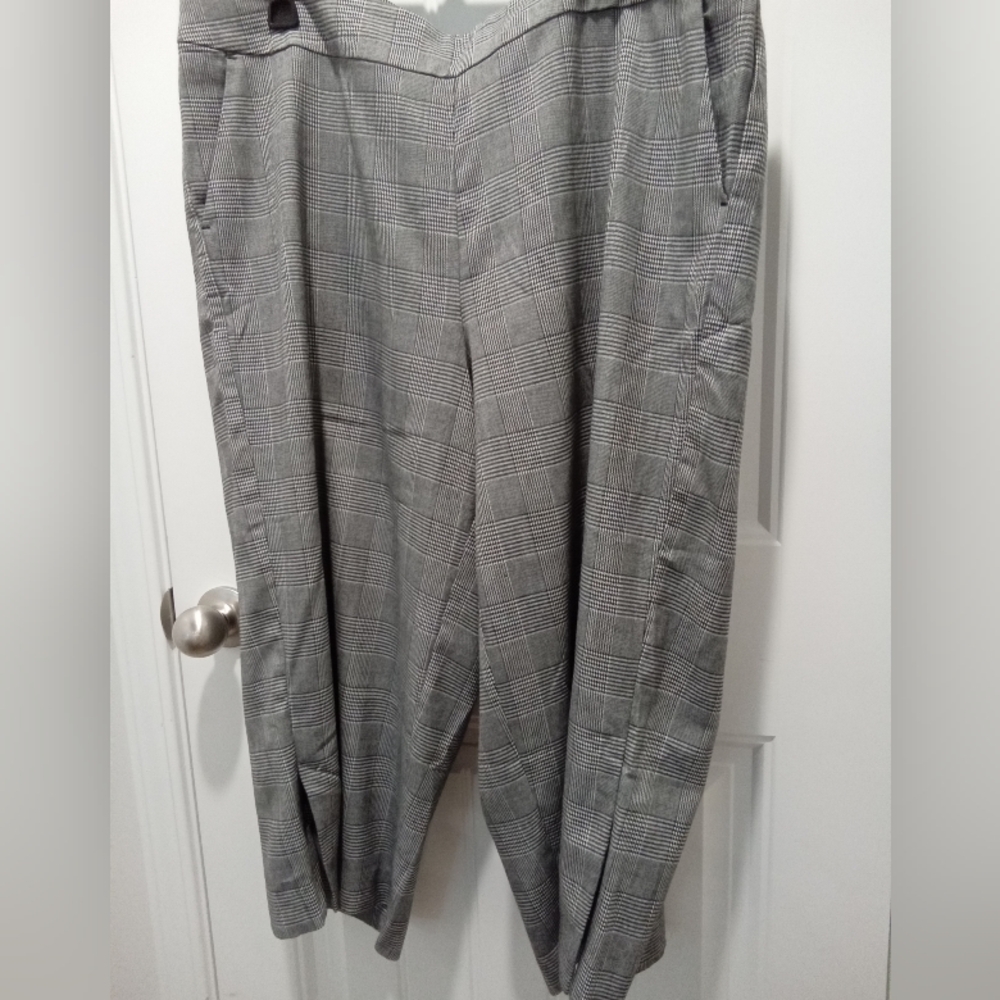 Loft Plus Size 16 Sophisticated Gray Plaid Capris 21" Inseam